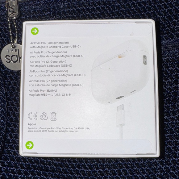 Apple AirPods Pro with Charging Case - White 2nd generation New in box. - Picture 6 of 7